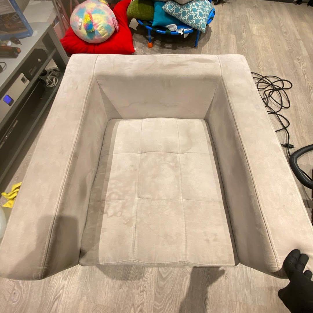 WhatsApp Image 2025-12-05 at 12.22.15 PM (1) Before and after carpet cleaning with heavy traffic lanes removed